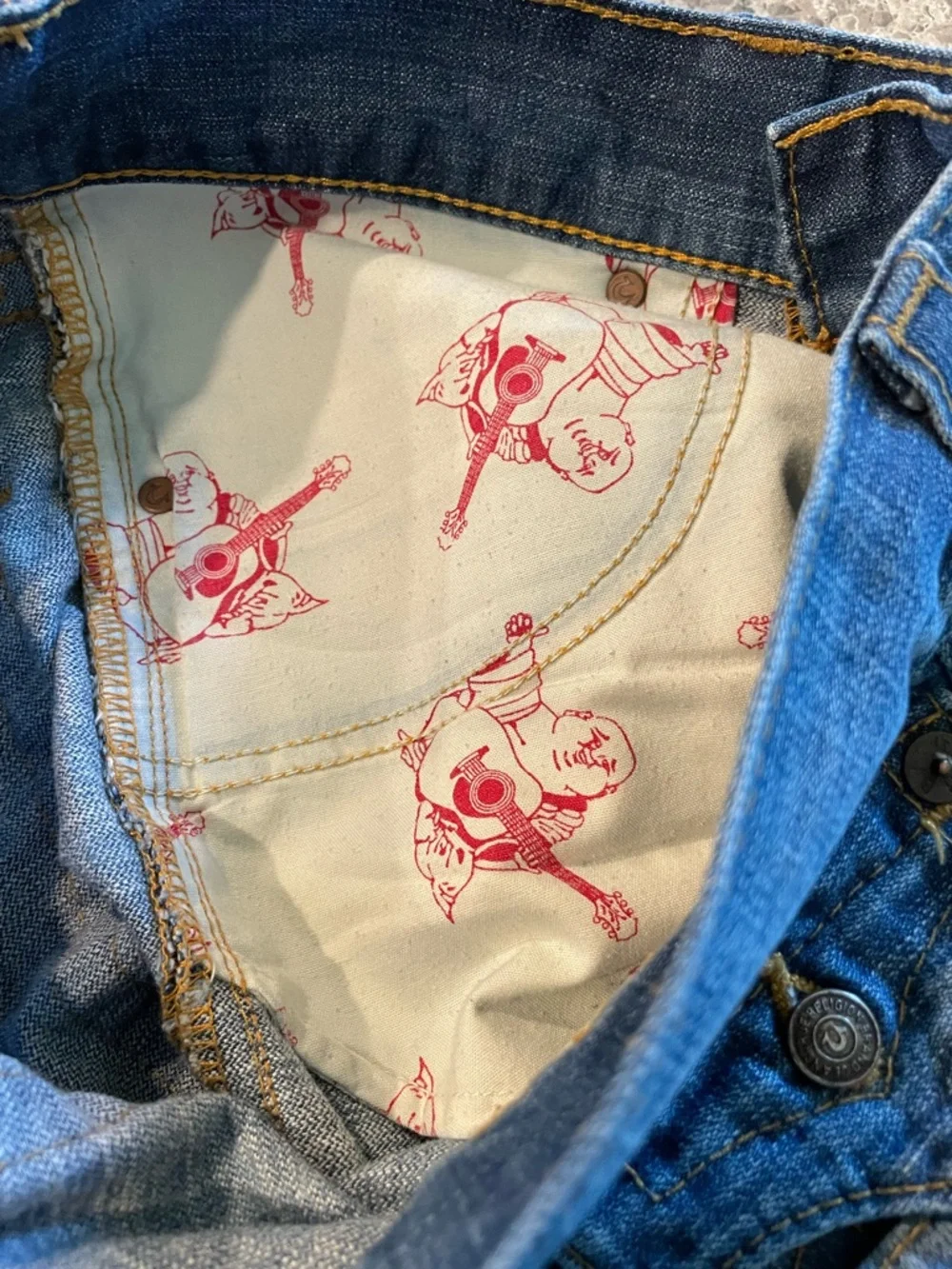 Vintage True Religion World Tour RICKY Medium wash slightly distressed jeans 34
